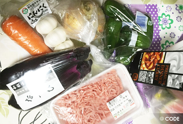 カレールーを買った人に、それを使った料理の画像を見せてもらう